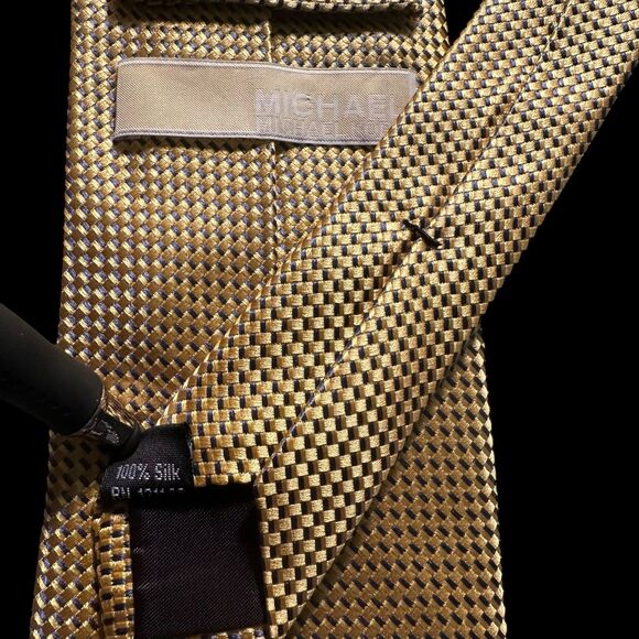 Michael Kors Geometric Pattern Necktie Tie 100% Silk Gold/Blue 58" Classic Width - Picture 3 of 3